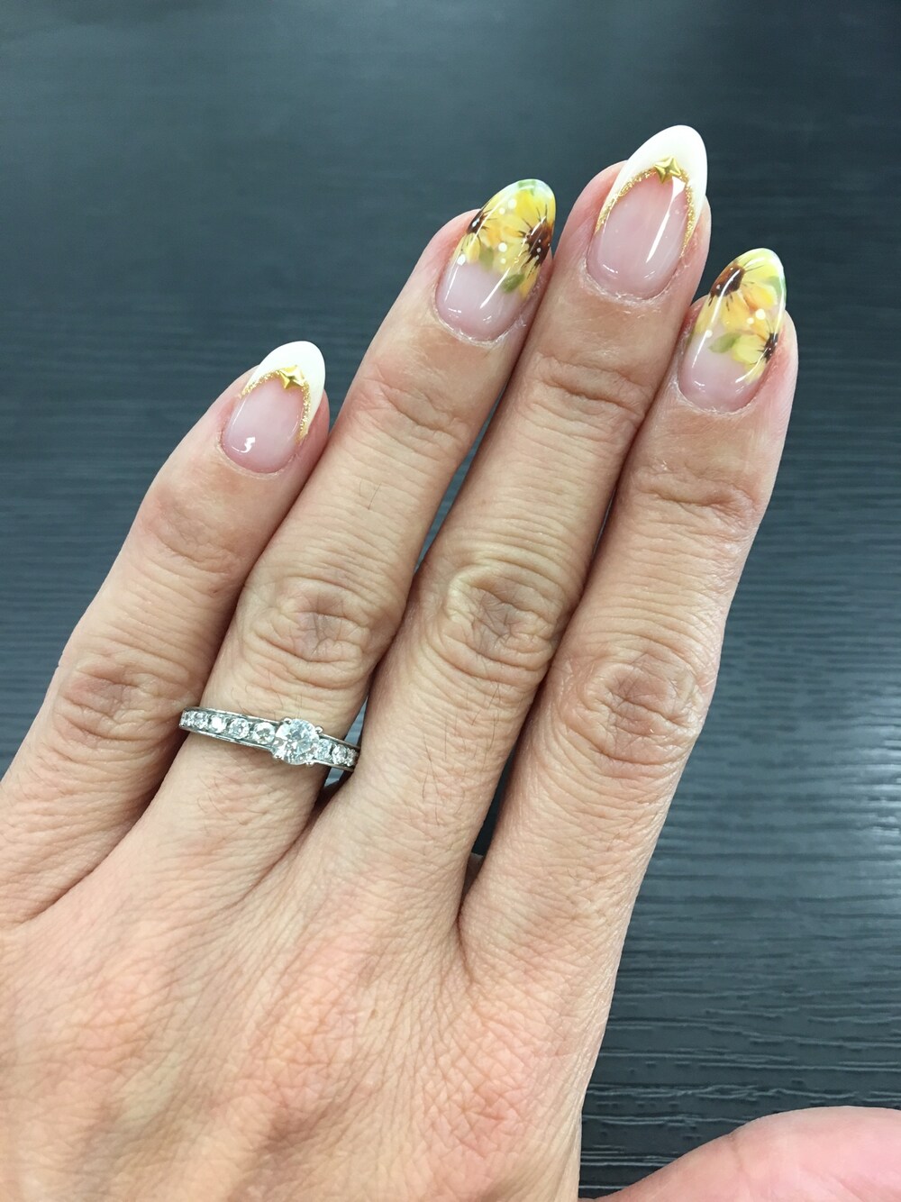「夏、ひまわり柄」｜「NAILSのアイテム（その他、イエロー系）」を使った、isopppyさん（レディース・160cm）の夏コーディネートの1枚目の写真