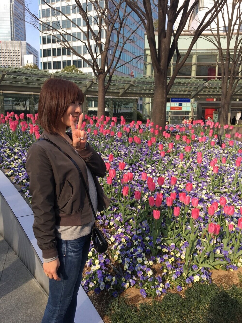 「JOSEPHのＮＥＷ　ＣＡＳＨＡＩＲ V NK LS +COLOR PATCH　Vネックニット（ニット/セーター、グレー系）」を使った、isopppyさん（レディース・50cm）の夏コーディネートの1枚目の写真