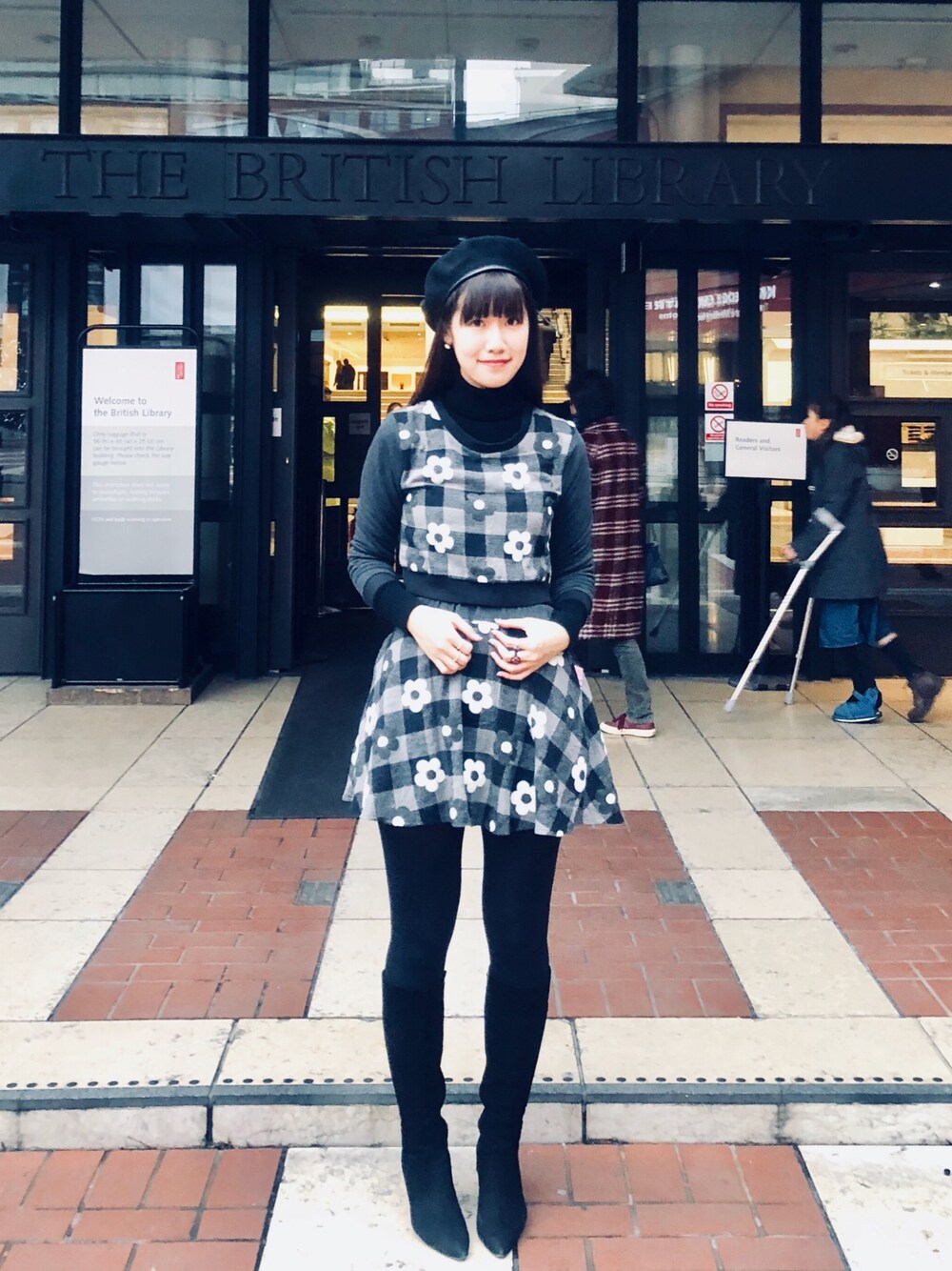「MARY QUANT、LONDON」｜「JEANASISのフェルトベレー/763431（ハンチング/ベレー帽、ブラック系）」を使った、nagiさん（レディース・172cm）の冬コーディネートの1枚目の写真