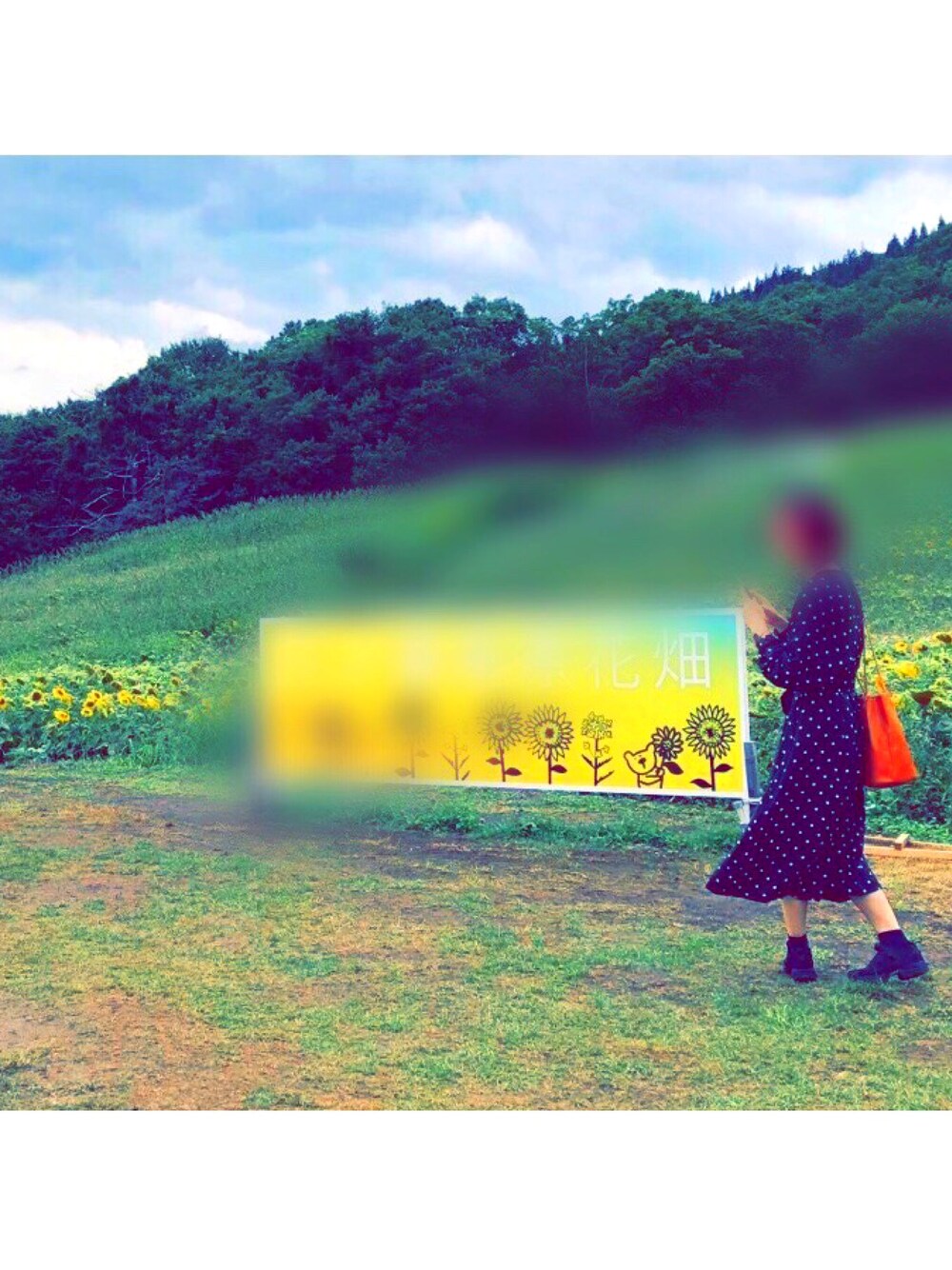 「ワンピース、ワンピース×スニーカー、ドット、ポンプフューリー、上下黒、オールブラック、ひまわり畑」｜「KBFの2WAYドットワンピース（ワンピース、ブラック系）」を使った、やまちゃん𓃹さん（レディース・158cm）の夏コーディネートの1枚目の写真