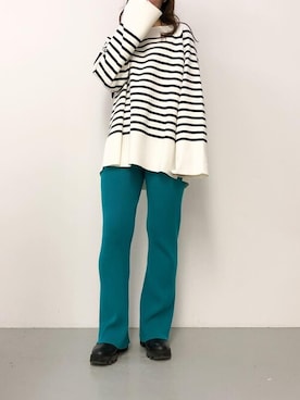「リブニットパンツ」｜「アイテム（パンツ）」を使った、AMIさん（レディース・156cm）の冬コーディネート