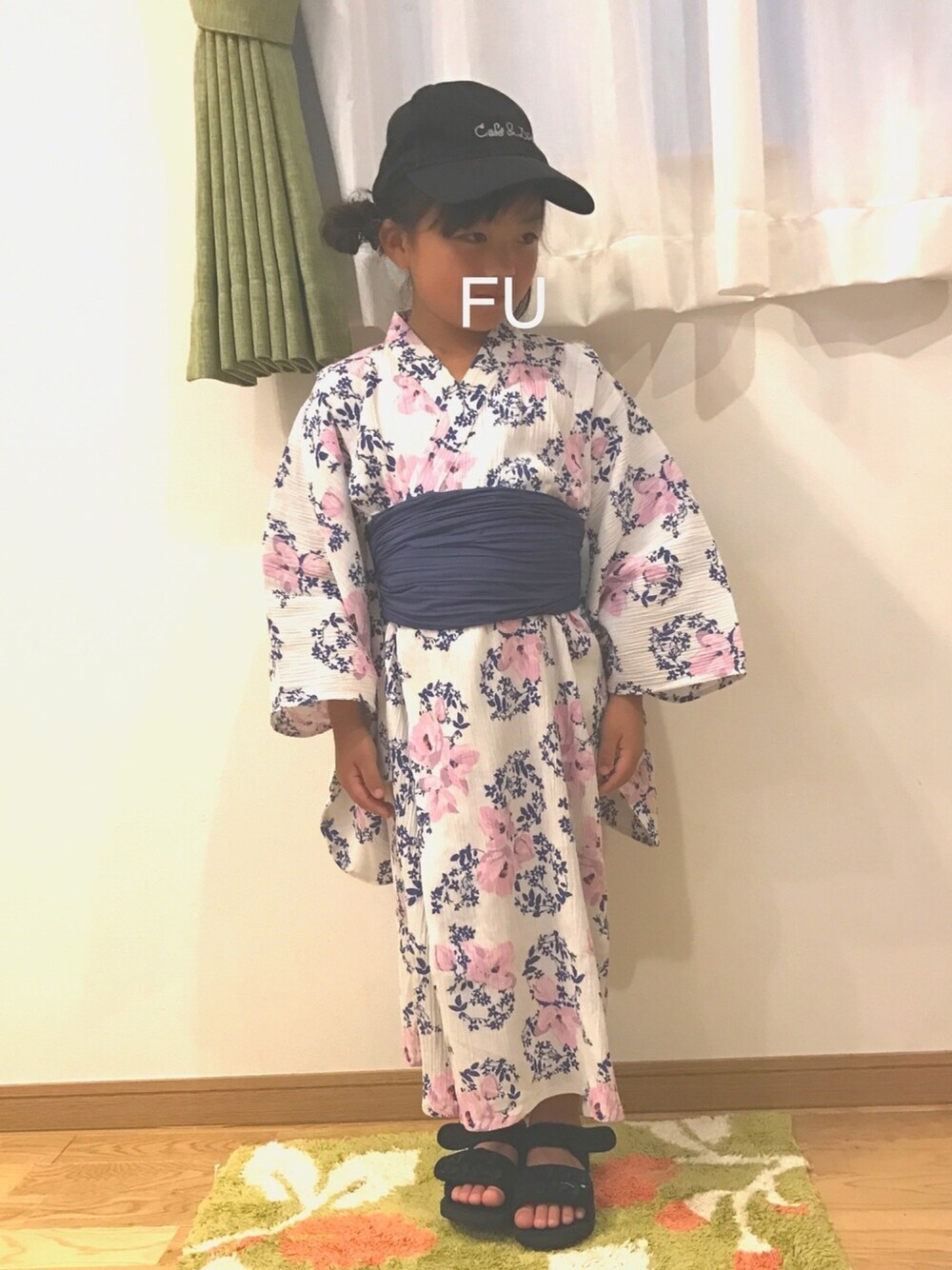 「女の子、夏、サンダル、プティマイン、ゆかた、浴衣、浴衣女子、お祭り、花火大会」｜「petit mainの大花柄浴衣（浴衣、ホワイト系）」を使った、福丸麦茶さん（キッズ・110cm）の夏コーディネートの1枚目の写真