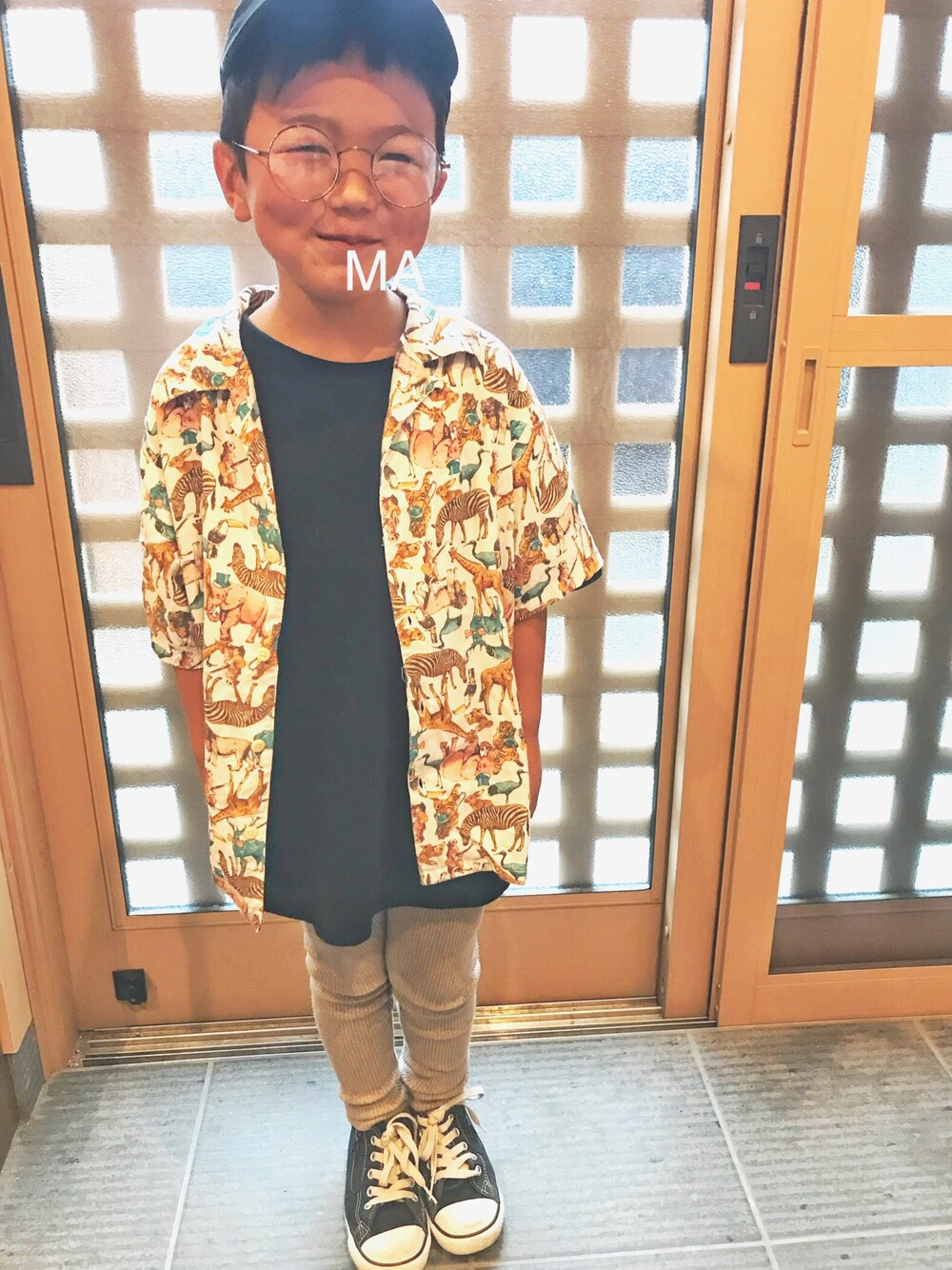 「キッズコーデ、カジュアルコーデ、キャップ、柄シャツ、ﾏﾙﾒｶﾞﾈ、男の子コーデ、韓国子供服、シャツコーデ」｜「Ocean&GroundのJr.ALOHA SHIRTS(150・160cm)（シャツ/ブラウス、ホワイト系）」を使った、福丸麦茶さん（キッズ・110cm）の夏コーディネートの1枚目の写真