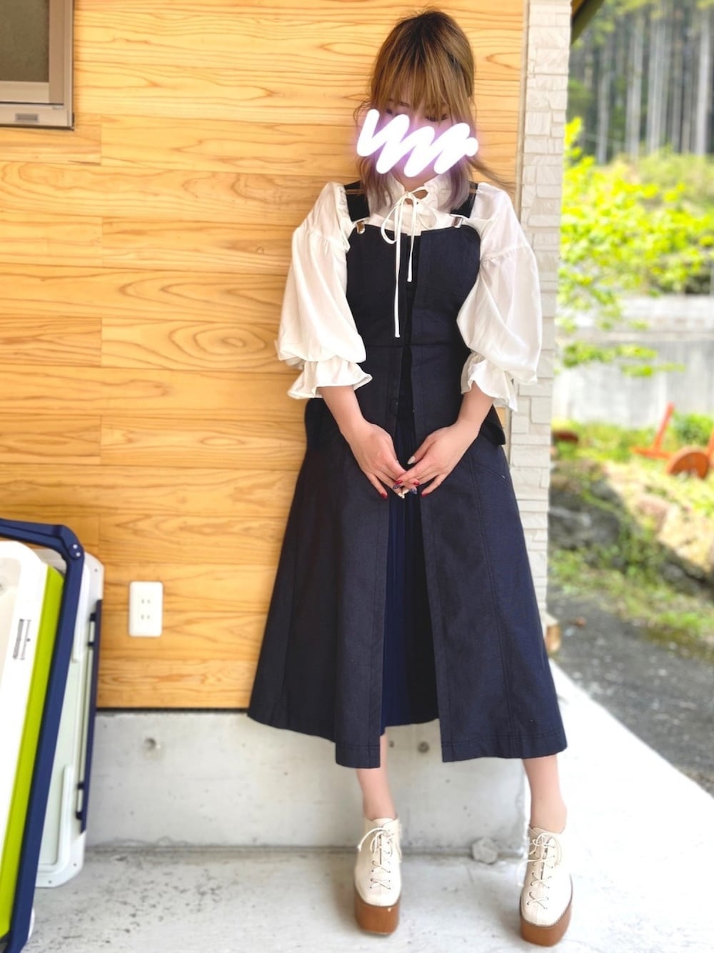 「REDYAZELのデザインデニムマキシワンピース（ジャンパースカート、ブルー系）」を使った、RiSa＊さん（レディース・163cm）の春コーディネートの1枚目の写真