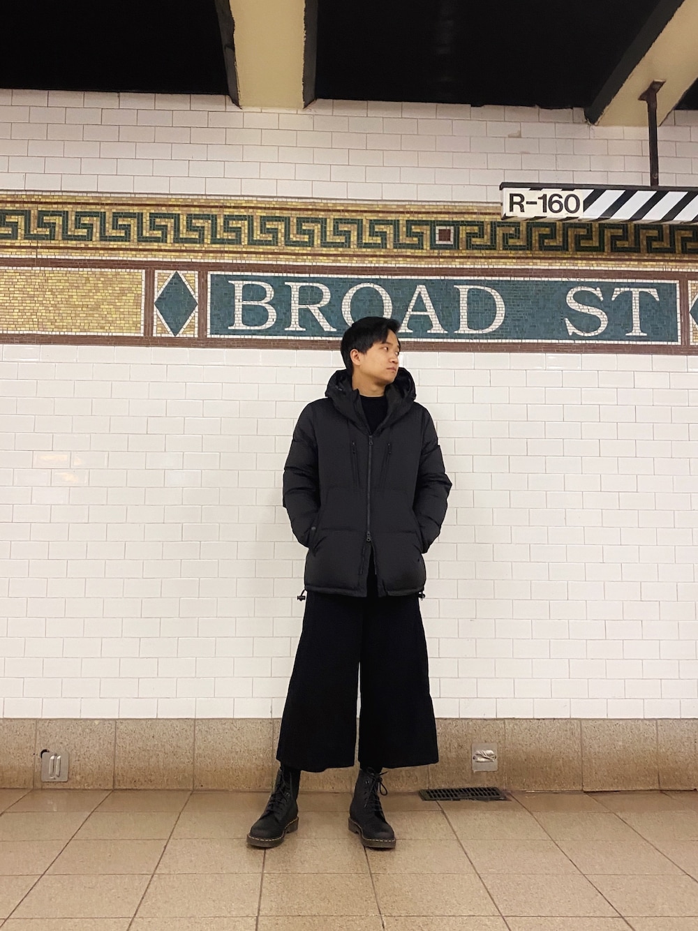 「春コーデ、yohjiyamamoto、black、ootd、シンプルコーデ、カジュアルコーデ、低身長、スニーカーコーデ、黒、黒スキニー」｜「Yohji Yamamotoのアイテム（ダウンジャケット/コート、ブラック系）」を使った、12老师さん（メンズ・168cm）の冬コーディネートの1枚目の写真