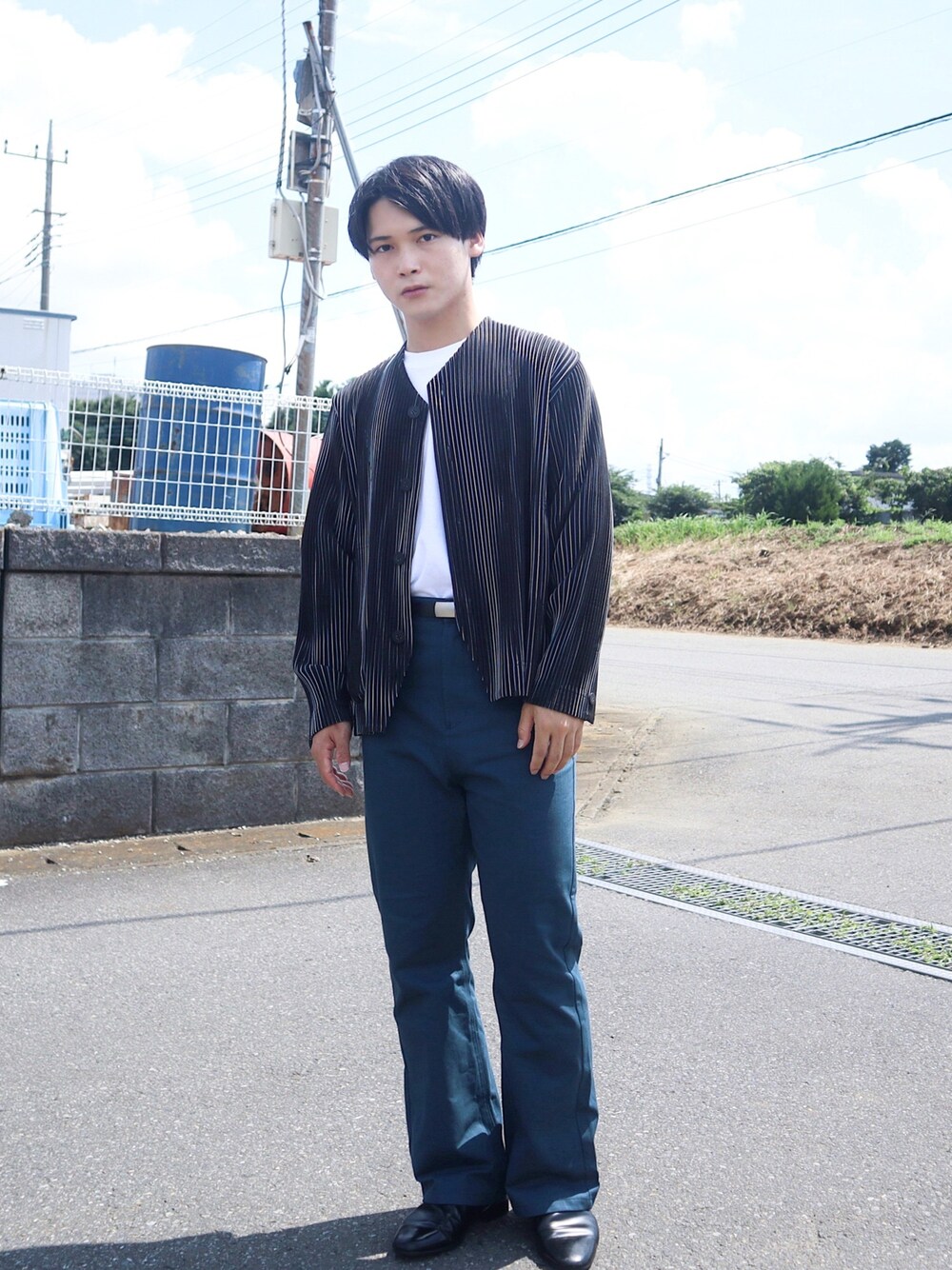 「ストライプ、秋服準備はじめました、タックイン、ジャケットスタイル、フレアパンツ、キレイめ、モード系、秋コーデ、スリッポン、f4f」｜「HOMME PLISSE ISSEY MIYAKEのアイテム（ジャケット/アウター、ブルー系）」を使った、Tsubasaさん（メンズ・171cm）の夏コーディネートの1枚目の写真