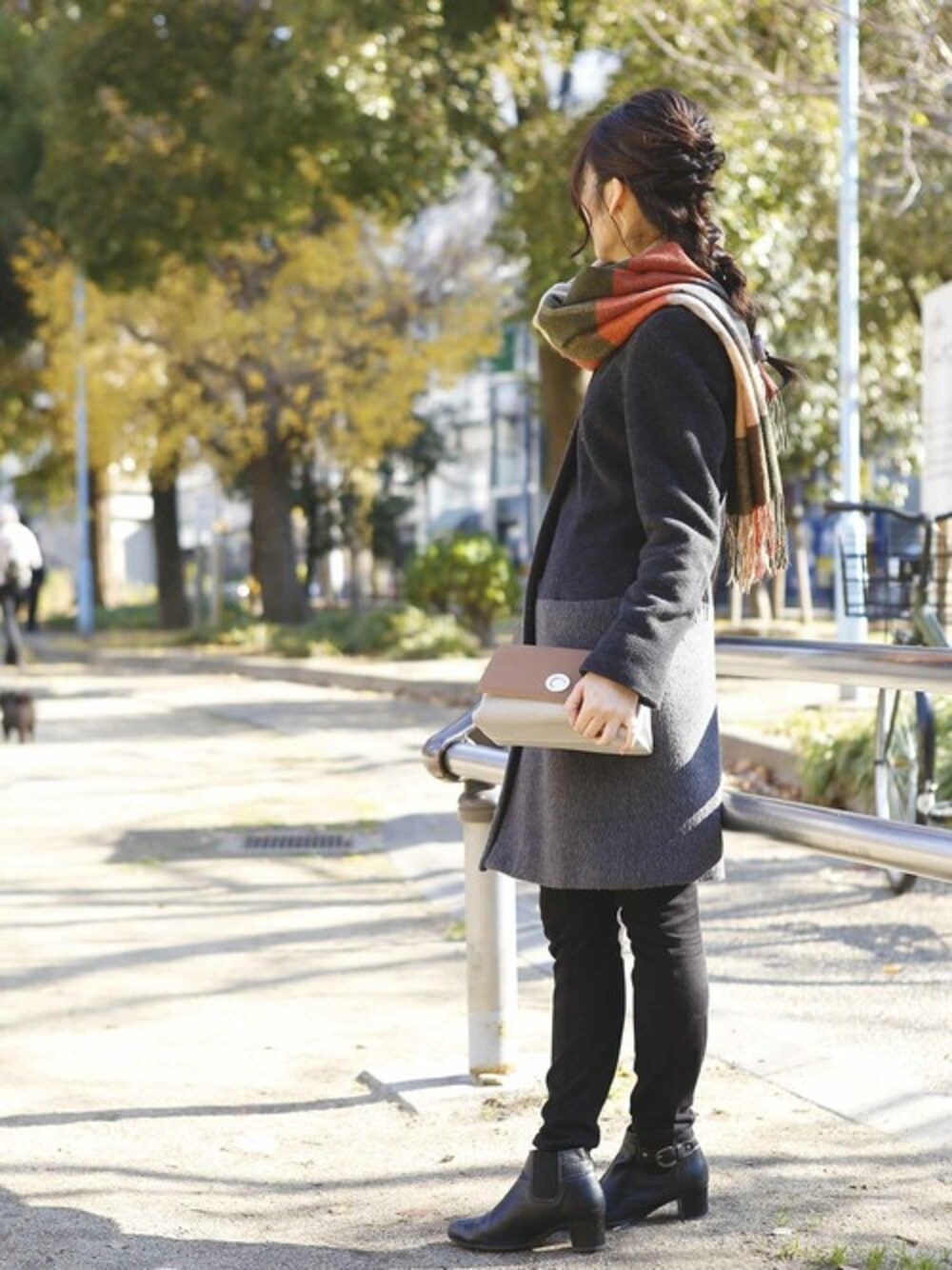 「ストール、冬コーデ、plainclothing、大人カジュアル、オトナカジュアル、プレクロ」｜「PLAIN CLOTHINGのバイカラー3wayバッグ【PLAIN CLOTHING】（ショルダーバッグ、イエロー系）」を使った、chikaさん（レディース・153cm）の冬コーディネートの1枚目の写真