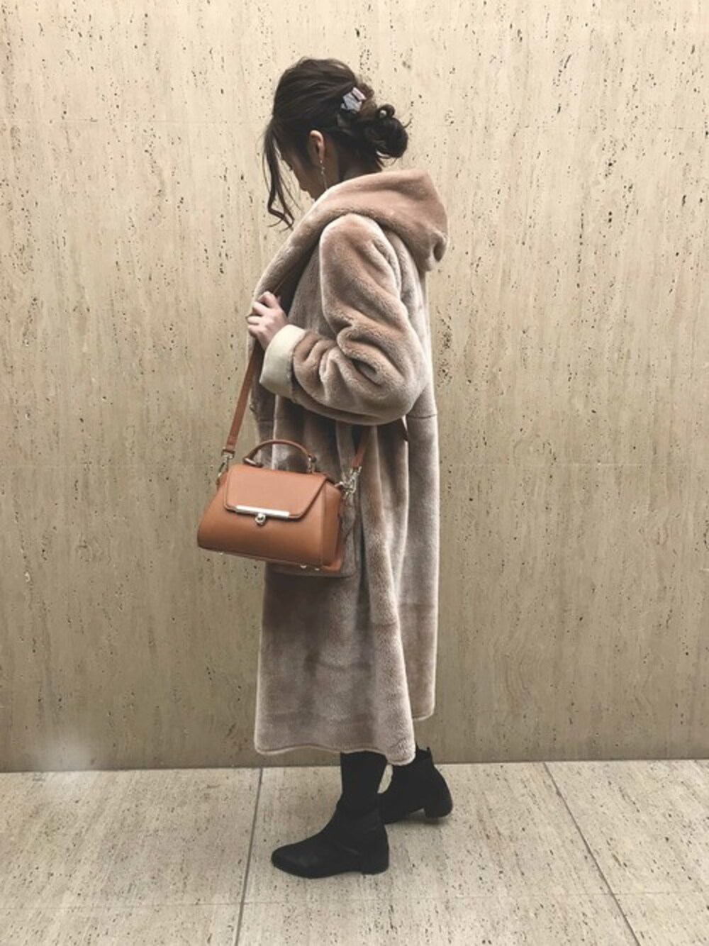 「ボア、冬コーデ、plainclothing、大人カジュアル、きれいめカジュアル、オトナカジュアル、プレクロ」｜「PLAIN CLOTHINGのフラップ2wayミニハンドバッグ【PLAIN CLOTHING】（ショルダーバッグ、イエロー系）」を使った、chikaさん（レディース・153cm）の冬コーディネートの1枚目の写真