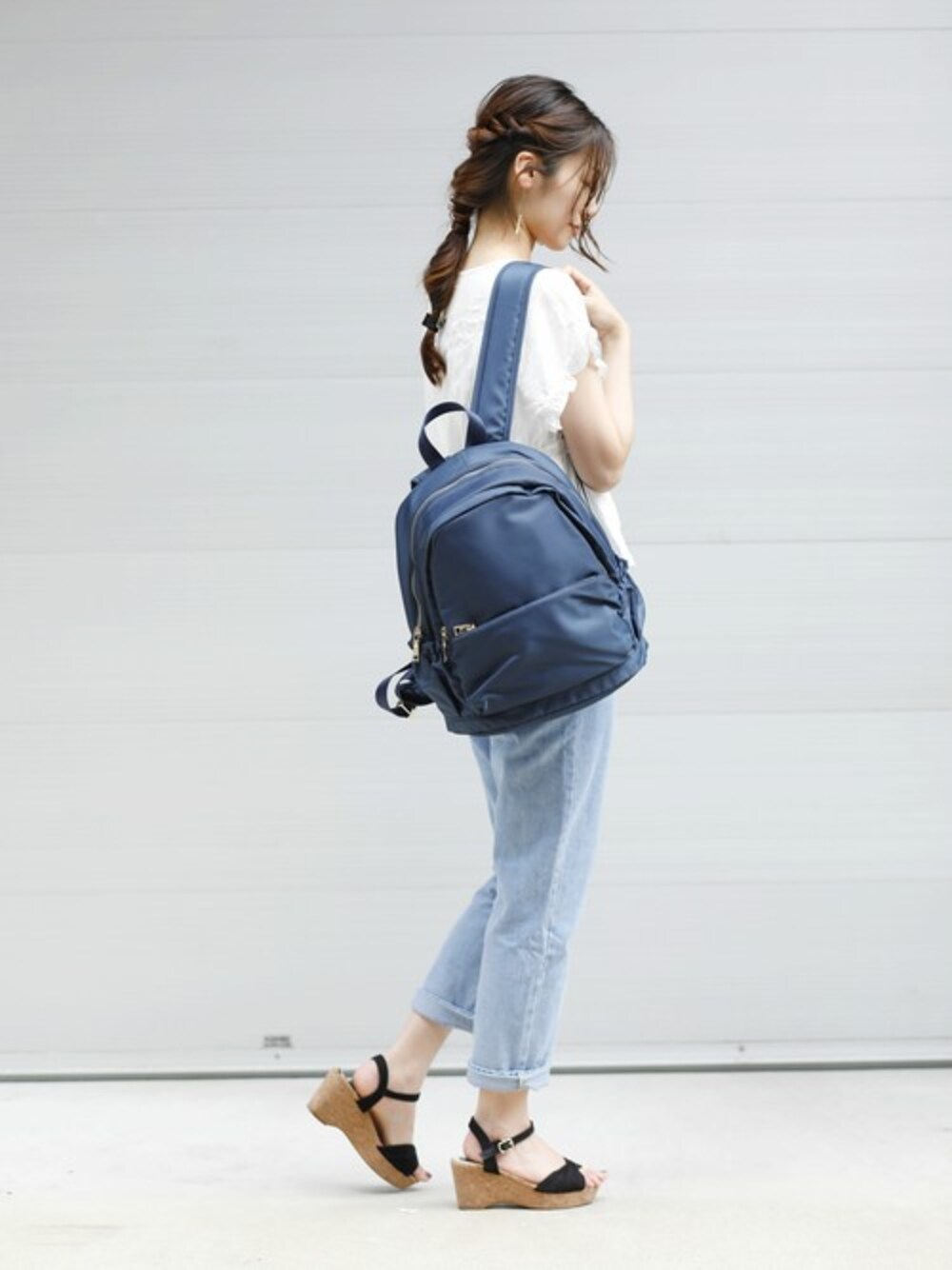 「デニム、ブラウス、plainclothing、大人カジュアル、プチプラ、女子会、夏コーデ、厚底サンダル、ママファッション、プレクロ」｜「SY3の【コットン100％】ストライプ×フリルペプラムブラウス（シャツ/ブラウス、ホワイト系）」を使った、chikaさん（レディース・161cm）の夏コーディネートの1枚目の写真