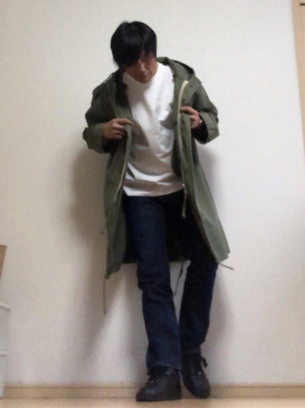 「シンプル、カジュアル、ミリタリー、デニム、NIKE」｜「HANESの【HANES/ヘインズ】BEFFY LONGSLEEVE TEE/ビーフィー/ロンT/無地/ユニセックス（Tシャツ/カットソー、ホワイト系）」を使った、taka4さん（メンズ・183cm）の春コーディネートの1枚目の写真