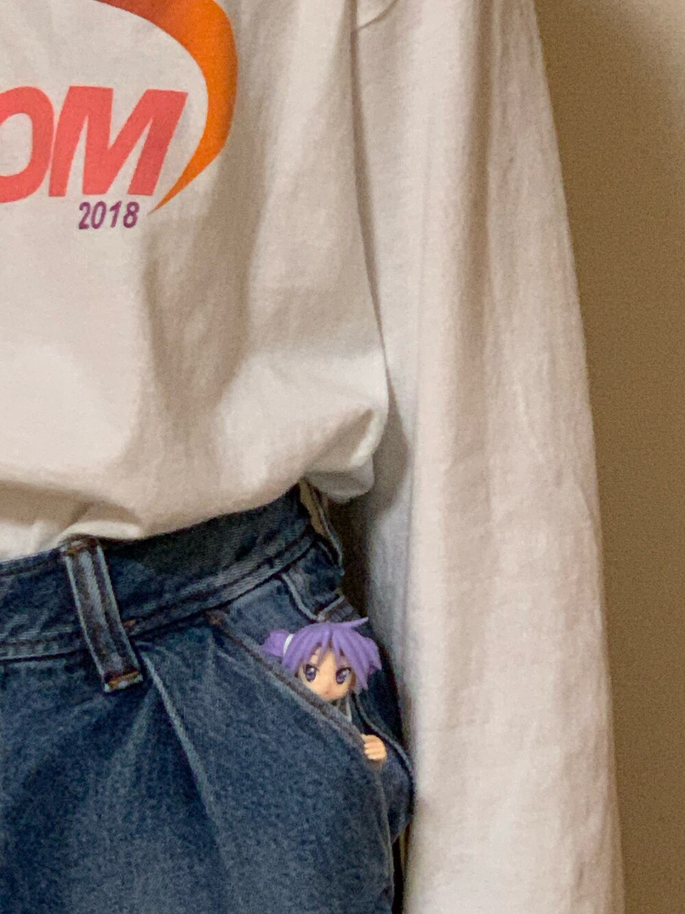 「OUTLETのアイテム（Tシャツ/カットソー、ホワイト系）」を使った、マルカさん（レディース・162cm）の春コーディネートの1枚目の写真