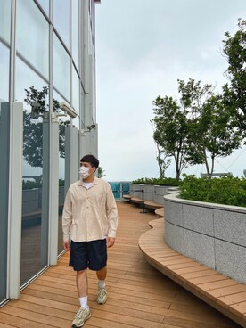 「plain-me（プレインミー）のアイテム（シャツ/ブラウス）」を使った、董奕辰さん（メンズ・172cm）の秋コーディネート