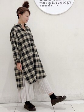 「フランネルシャツ」｜「アイテム（ワンピース/ドレス）」を使った、MEGさん（レディース・160cm）の秋コーディネート