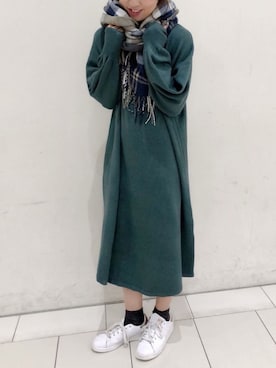 「earth music&ecology（アースミュージックアンドエコロジー）のアイテム（ストール/ショール）」を使った、MEGさん（レディース・160cm）の秋コーディネート