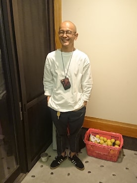 「OLD PARK（オールドパーク）のアイテム（パンツ）」を使った、ケムマキさん（メンズ・176cm）の春コーディネート