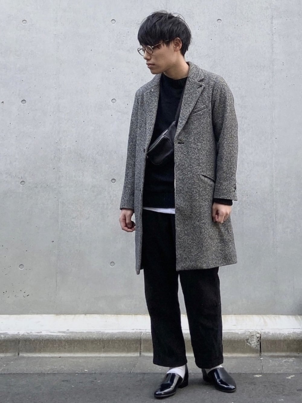 「冬アウター着回しチャレンジ、eel、Aeta、UNIQLO、UNIQLO U、グラミチ、GRAMICCI、HARUTA、ウエストポーチ、ボディバッグ」｜「HARUTAのHARUTA　ハルタ　スポックシューズ　850（ドレスシューズ、ブラック系）」を使った、yukkii_さん（メンズ・161cm）の冬コーディネートの1枚目の写真