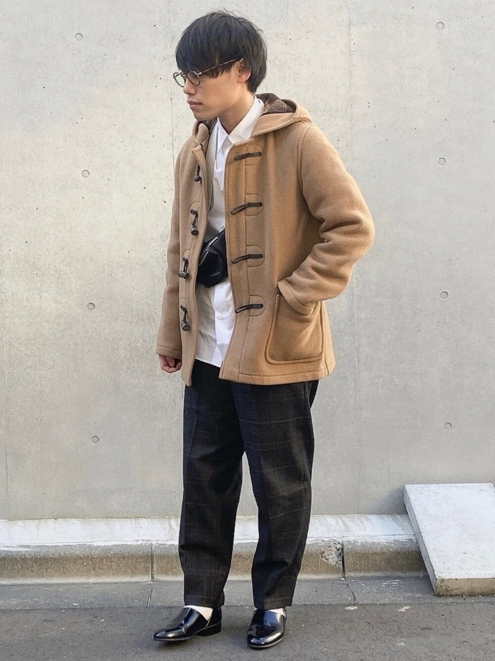 「ブラウン色に染まれ、Steven Alan、LONDON Tradition、thomas mason、HARUTA、Aeta、ブラウンコーデ、ブラウンパンツ、ダッフルコート、ボディバッグ」｜「Steven Alanの＜Steven Alan＞MIX CHECK SLOW TAPERED-JUST/パンツ（スラックス、ブラウン系）」を使った、yukkii_さん（メンズ・161cm）の冬コーディネートの1枚目の写真