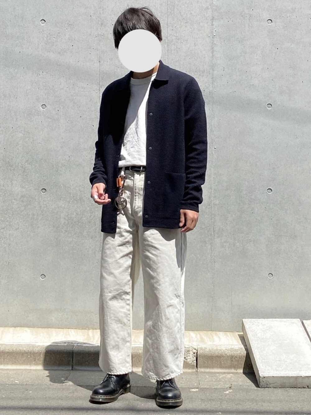 「UNIQLO、UNIQLO U、Dr.Martens、COS、Hender Scheme、タックイン、ワイドフィットカーブパンツ、ワイドフィットカーブジーンズ、きれいめカジュアル、ブルゾン」｜「Dr. MartensのDr.Martens/ドクターマーチン 3-EYE SHOE プレーントゥ 10085001/10085600（ドレスシューズ、ブラック系）」を使った、yukkii_さん（メンズ・161cm）の春コーディネートの1枚目の写真