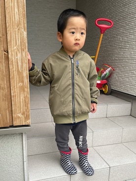 「長靴」｜「アイテム（ブルゾン）」を使った、トラ太郎ちゃんさん（キッズ・90cm）の春コーディネート
