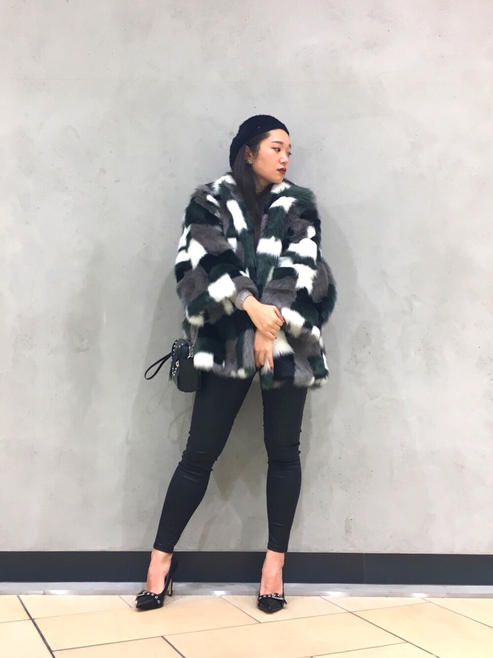 「ベレー帽、オトナ女子、もこもこ、ファー、ファー小物、きれいめカジュアル、休日スタイル、デニム、冬、Diesel」｜「DIESELの00S2B00JAPK（その他アウター、グリーン系）」を使った、Nancy_074さん（レディース・155cm）の秋コーディネートの1枚目の写真