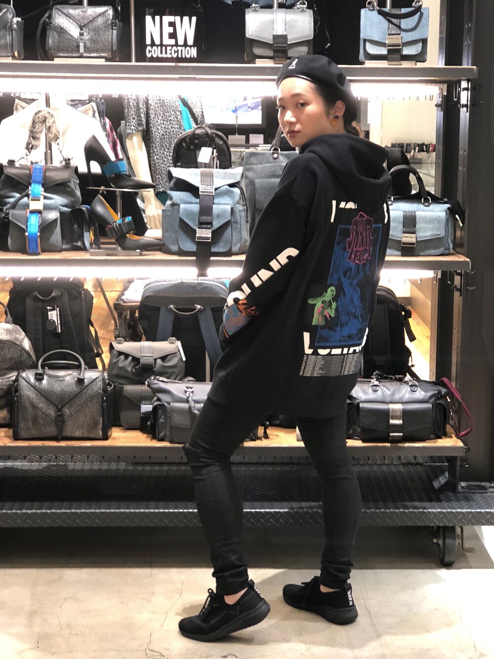 「秋のコーデ、モノトーンコーデ、カジュアル、ラフ、黒、ストリート、スニーカー、ベレー帽、デニム、Diesel」｜「DIESELのMEN’S　スウェット（パーカー、ブラック系）」を使った、Nancy_074さん（レディース・155cm）の夏コーディネートの1枚目の写真