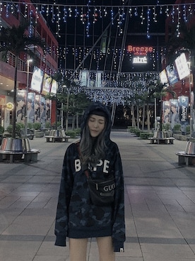 「Bape」｜「アイテム（スウェット）」を使った、何柔さん（レディース・162cm）の冬コーディネート