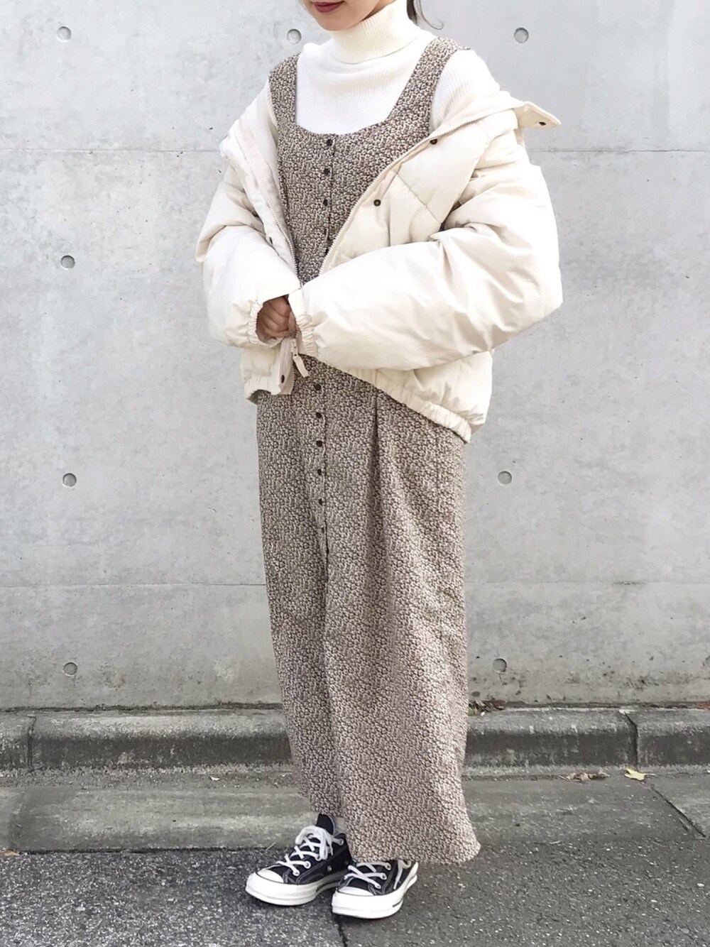 「Kastane、wcloset、ダウン、GU」｜「Kastaneの花柄ボタンマキシワンピース（ワンピース、イエロー系）」を使った、kanonさん（レディース・162cm）の冬コーディネートの1枚目の写真