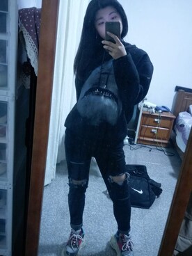 「GIVENCHY（ジバンシイ）のアイテム（パーカー）」を使った、vvchenさん（レディース・157cm）の秋コーディネート