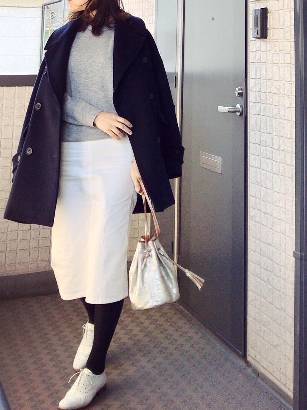 「カジュアル、春コーデ、休日スタイル、スカート、大人カジュアル、タイトスカート、UNIQLO、ootd」｜「UNIQLOのカシミヤクルーネックセーター（長袖）（ニット/セーター、グレー系）」を使った、hito.wearさん（レディース・164cm）の冬コーディネートの1枚目の写真