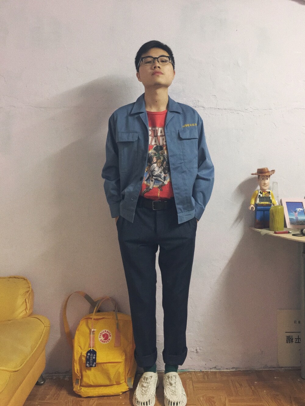 「keen、FJALLRAVENKANKEN、GU、古著外套」｜「GUのアイテム（Tシャツ/カットソー、レッド系）」を使った、Danny Louさん（メンズ・165cm）の春コーディネートの1枚目の写真