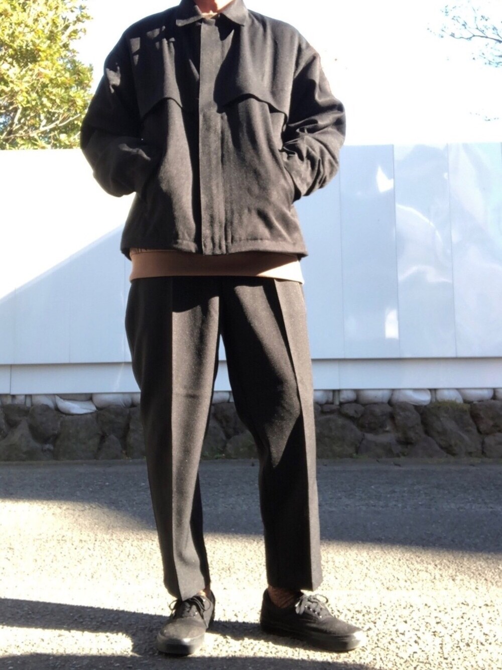 「休日コーデ、大人カジュアル、ブラック、シンプルコーデ、プチプラ、オーバーサイズ、オールブラック、GU、レイヤードスタイル、私の推しブランド」｜「AZUL by moussyのPADDING ZIP JACKET/パッディングジップジャケット（ブルゾン、ブラック系）」を使った、tsubasaさん（メンズ・180cm）の冬コーディネートの1枚目の写真
