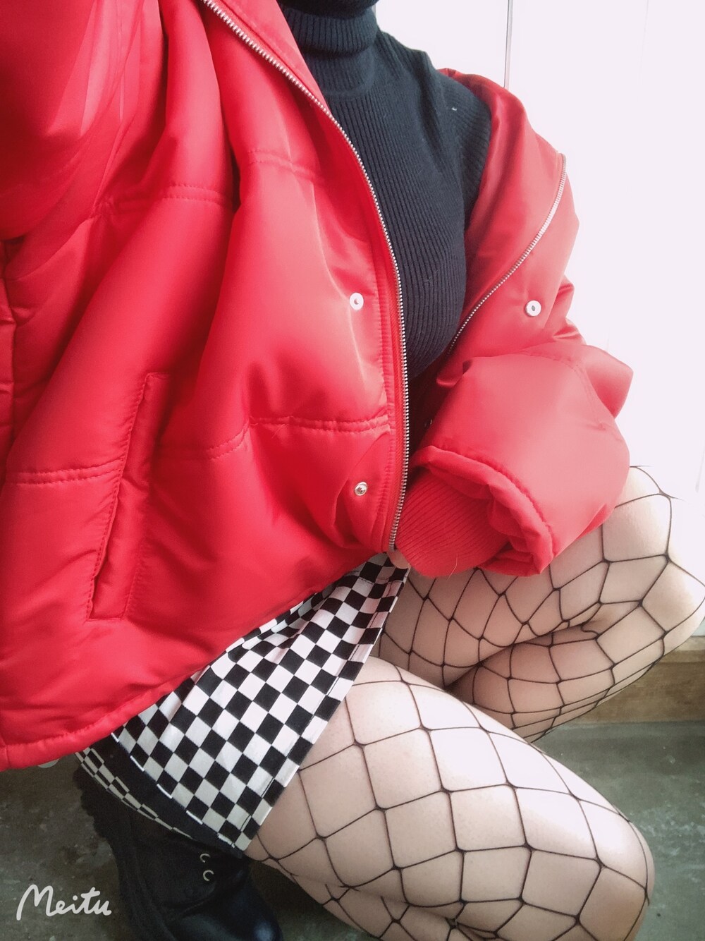 「ANAPのショールフード中綿ジャケット（その他アウター、レッド系）」を使った、U!さん（レディース・156cm）の冬コーディネートの1枚目の写真