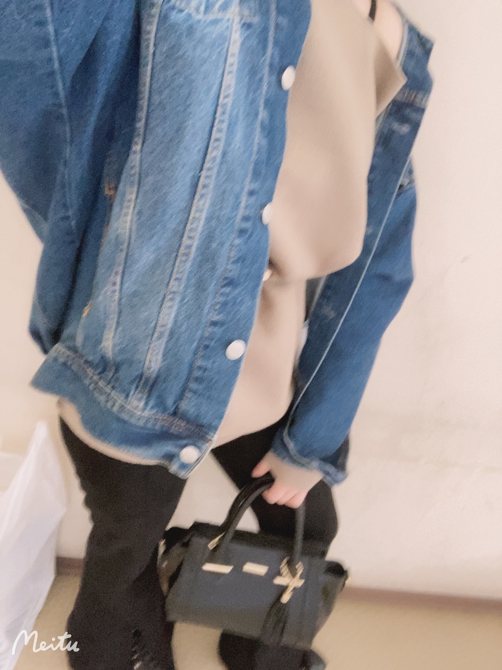 「ANAPのアシンメトリーネックニット（ニット/セーター、ブラウン系）」を使った、U!さん（レディース・156cm）の春コーディネートの1枚目の写真