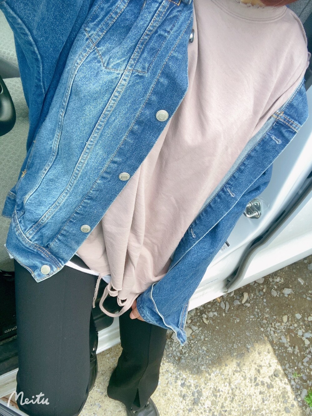 「ANAPのスウェットミニ裏毛ダメージトップス（Tシャツ/カットソー、ベージュ系）」を使った、U!さん（レディース・156cm）の春コーディネートの1枚目の写真