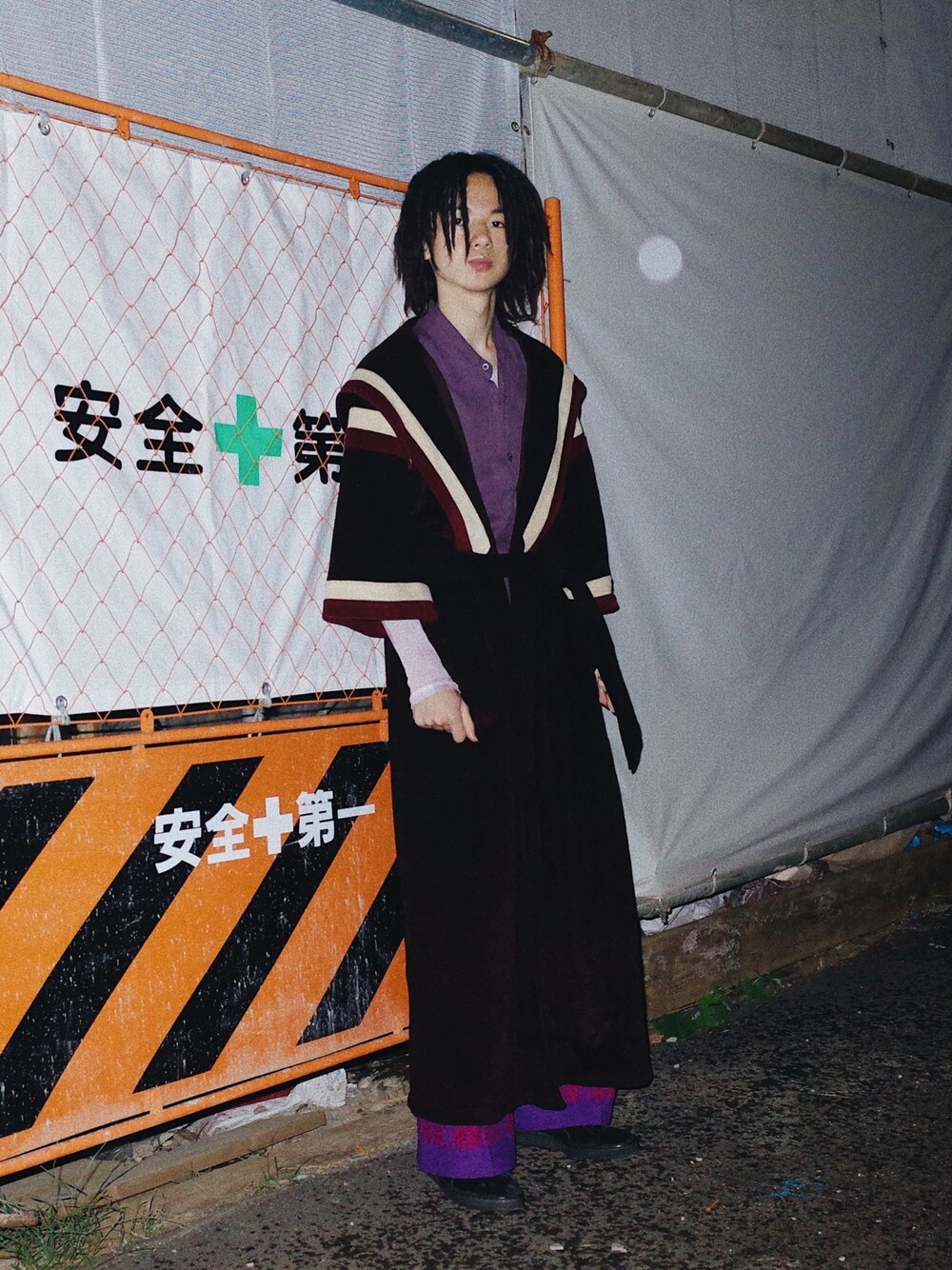「秋のコーデ、スニーカーコーデ、ガウン、ローブコート、お洒落さんとつながりたい、70's、christian dior、ロングコート」｜「VINTAGEのアイテム（その他アウター、ブラウン系）」を使った、Shuhei  Takahashiさん（メンズ・174cm）の秋コーディネートの1枚目の写真