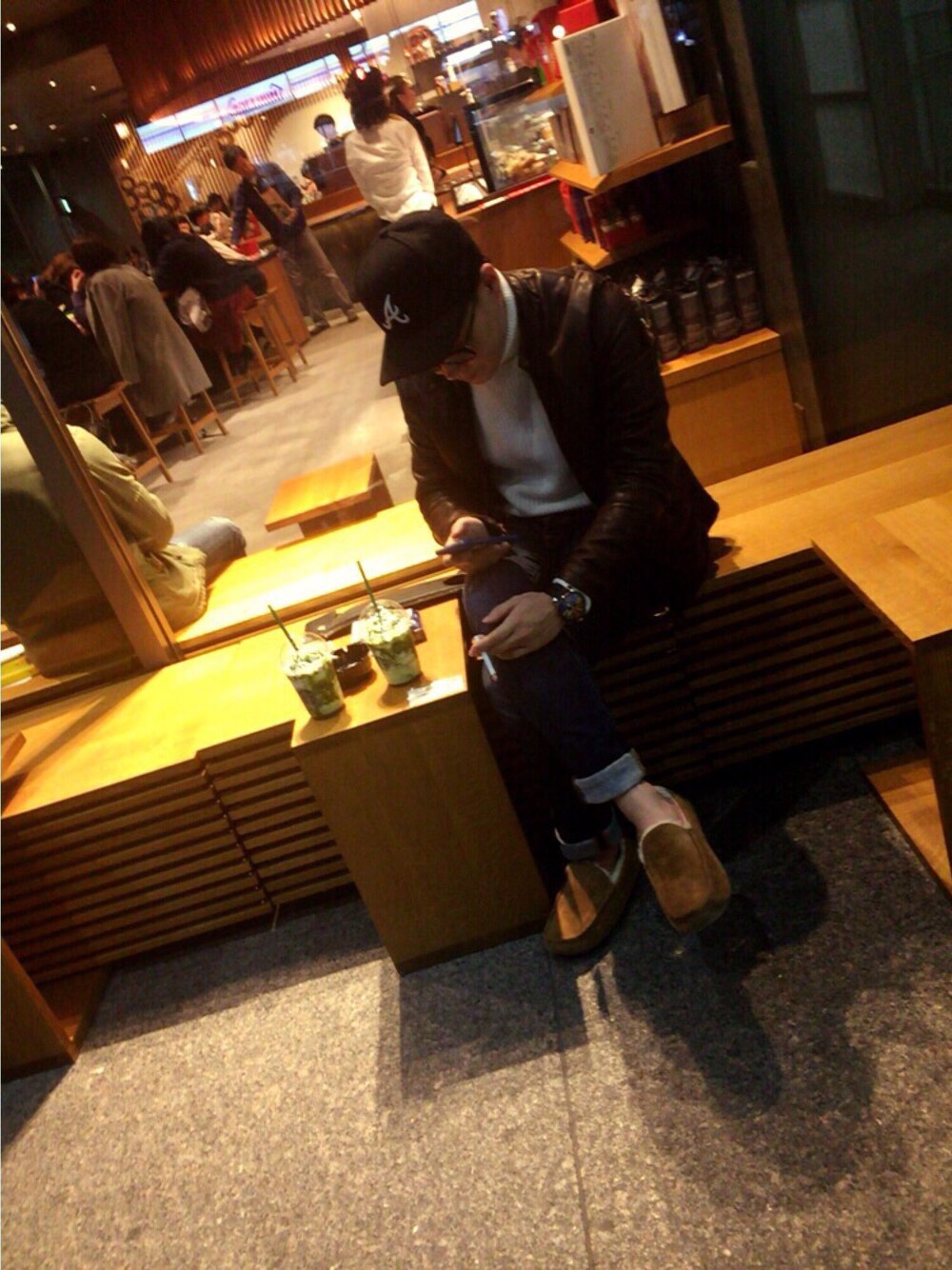 「UGG AustraliaのBAYFLOW／【UGG Australia(アグ オーストラリア)】ASCOT(アスコット) 16AW（モカシン/デッキシューズ、ベージュ系）」を使った、ゆうすけさん（メンズ・165cm）の冬コーディネートの1枚目の写真