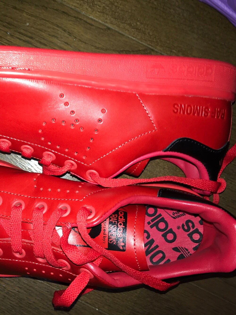 「adidas by RAF SIMONSのRAF SIMONS STAN SMITH（スニーカー、レッド系）」を使った、ゆうすけさん（メンズ・165cm）の冬コーディネートの1枚目の写真