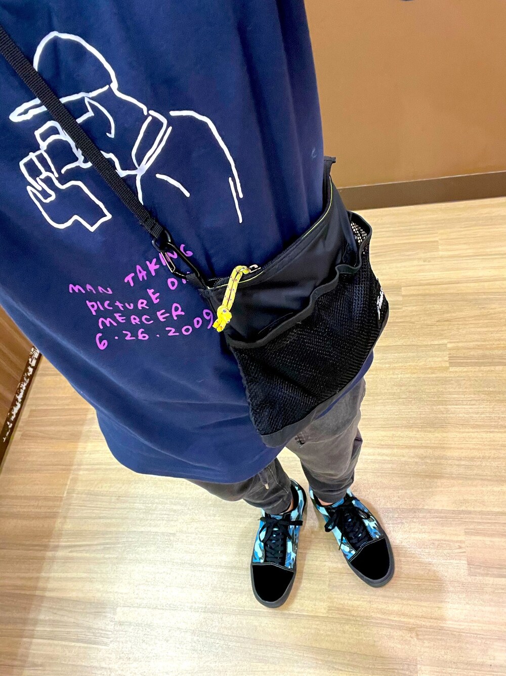 「春コーデ、カジュアル、ゆるコーデ、低身長コーデ、オールドスクール、バンズ、シュプリーム」｜「UNIQLOのアイテム（Tシャツ/カットソー、ブルー系）」を使った、sasakatuさん（メンズ・163cm）の春コーディネートの1枚目の写真