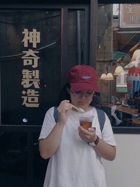 「UNDEFEATED （アンディフィーテッド）のアイテム（キャップ）」を使った、Kelly さん（レディース・160cm）の秋コーディネート