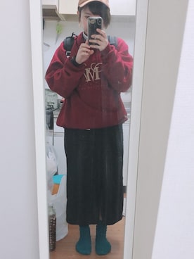 「古着のアイテム（スウェット、レッド系）」を使った、miinaamii!!さん（レディース）の冬コーディネート