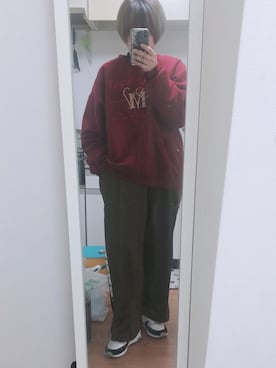 「古着のアイテム（スウェット、レッド系）」を使った、miinaamii!!さん（レディース）の冬コーディネート