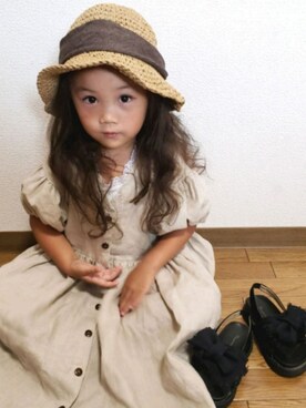 「CIAOPANIC TYPY（チャオパニックティピー）の【ママとお揃い】キッズリボンファーコンビサンダル（サンダル、ブラック系）」を使った、momoさん（キッズ・100cm）の秋コーディネート