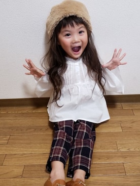 「GLOBAL WORK（グローバルワーク）の【キッズ】ソデフレアブラウス/805912（シャツ/ブラウス、ホワイト系）」を使った、momoさん（キッズ・100cm）の秋コーディネート