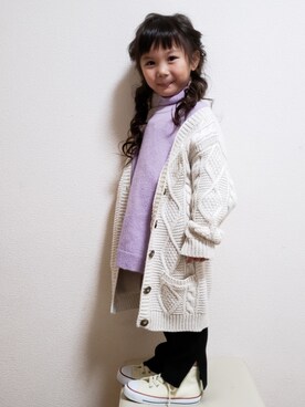 「GLOBAL WORK（グローバルワーク）の【キッズ】ケーブルロングカーデ/804587（カーディガン/ボレロ、ホワイト系）」を使った、momoさん（キッズ・100cm）の冬コーディネート