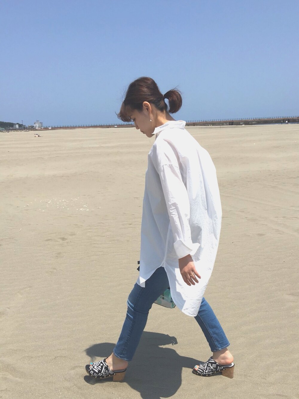 「シンプル、妊婦、マタニティ」｜「AMERICAN HOLICのアイテム（シャツ/ブラウス、ホワイト系）」を使った、haruさん（レディース・157cm）の春コーディネートの1枚目の写真