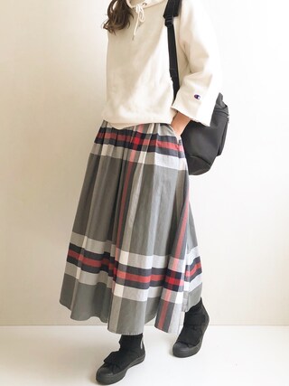 Ayumi使用「BEAMS BOY（BEAMS BOY / ボーイ ビッグタータン スカート）」的時尚穿搭