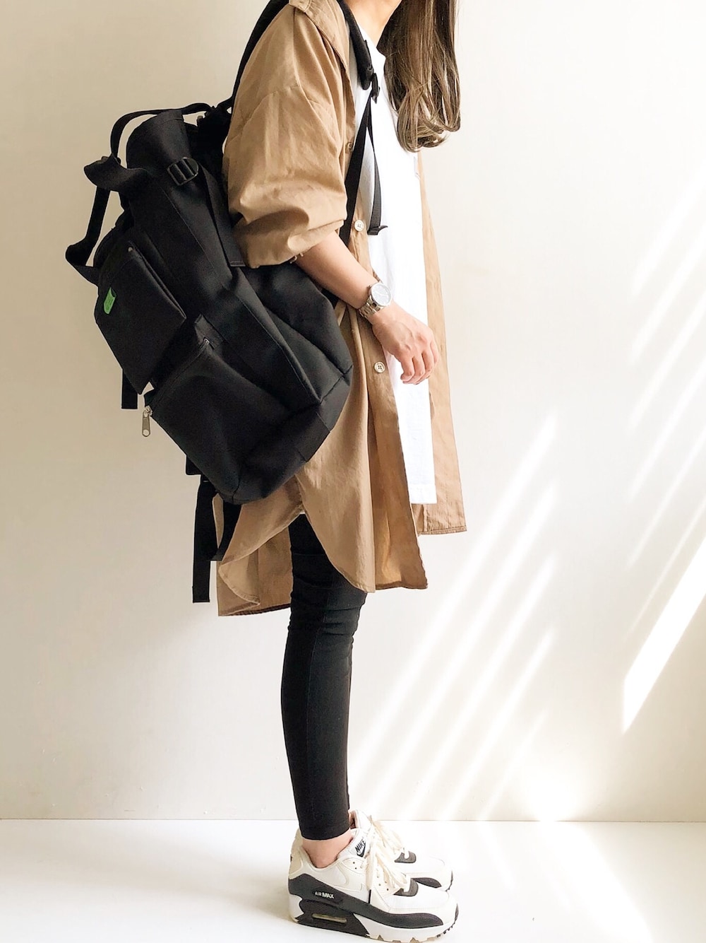 「シンプルコーデ、パンツスタイル、夏コーデ、ラフ、オトナ女子、ootd、ラクチンコーデ、ママファッション、カジュアル、カジュアルコーデ」｜「Carharttのcarhartt/カーハート ワンポイント ビッグシルエットポケットTシャツ（Tシャツ/カットソー、ホワイト系）」を使った、Ayumiさん（レディース・157cm）の夏コーディネートの1枚目の写真