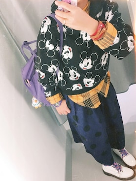 「アイテム（腕時計、パープル系）」を使った、成瀬さん（レディース・157cm）の秋コーディネート