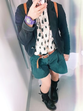 「アイテム（腕時計、パープル系）」を使った、成瀬さん（レディース・157cm）の秋コーディネート