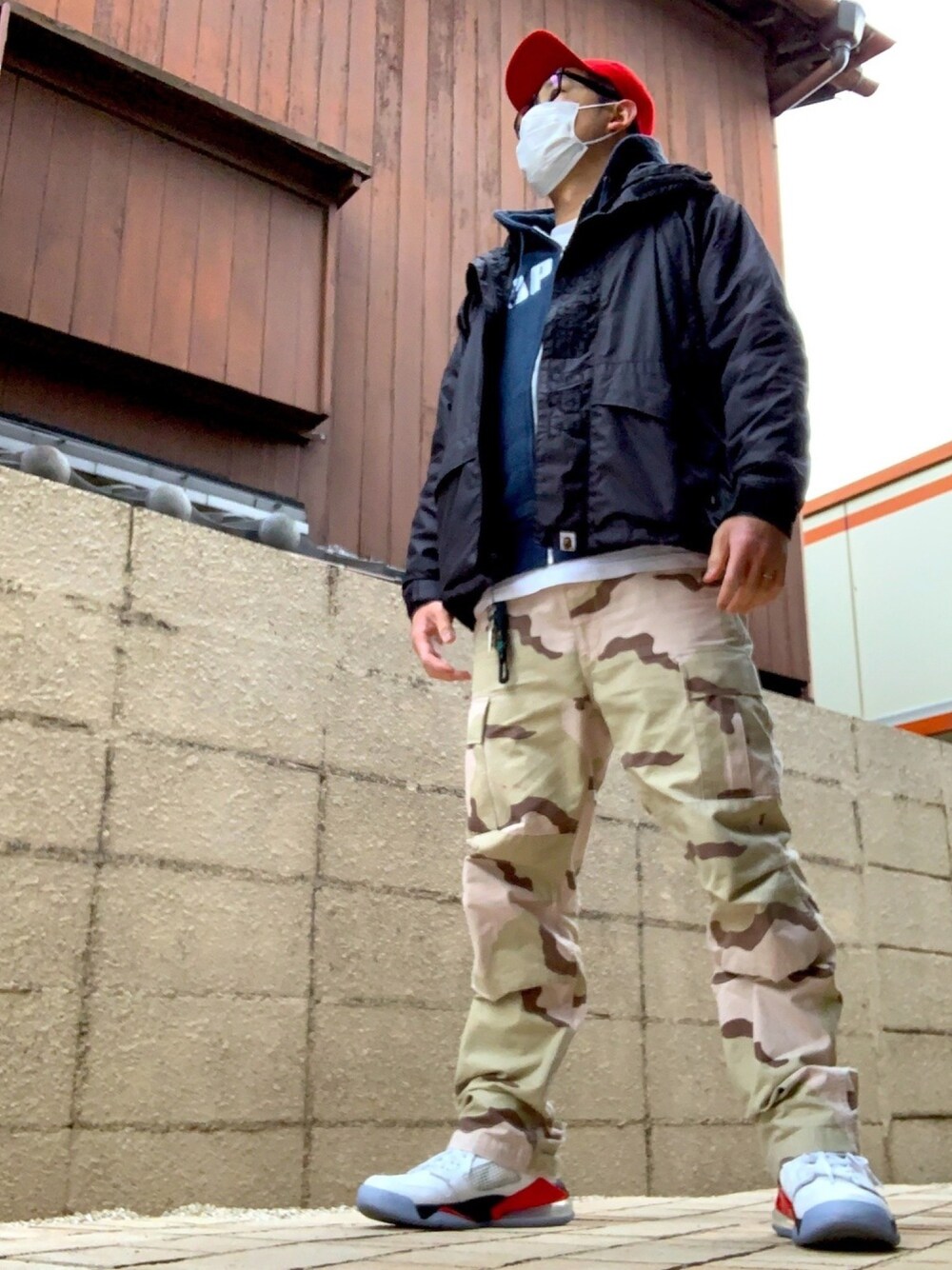 Supreme のカーゴパンツ（ベージュ系）を使った人気ファッション